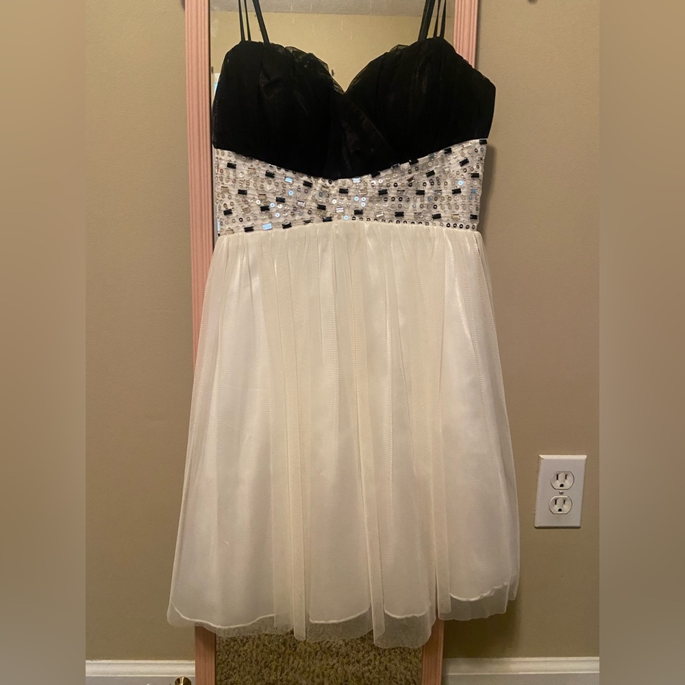 Black/white Dress